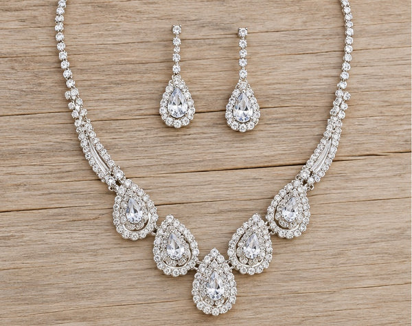 Silver Teardrop Crystal Necklace & Earrings Set – Elegant Statement Jewelry